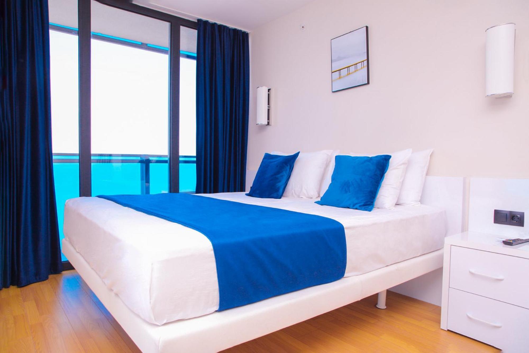 Relax And Unwind Premier Sea View Aparthotel In Batumi Bagian luar foto
