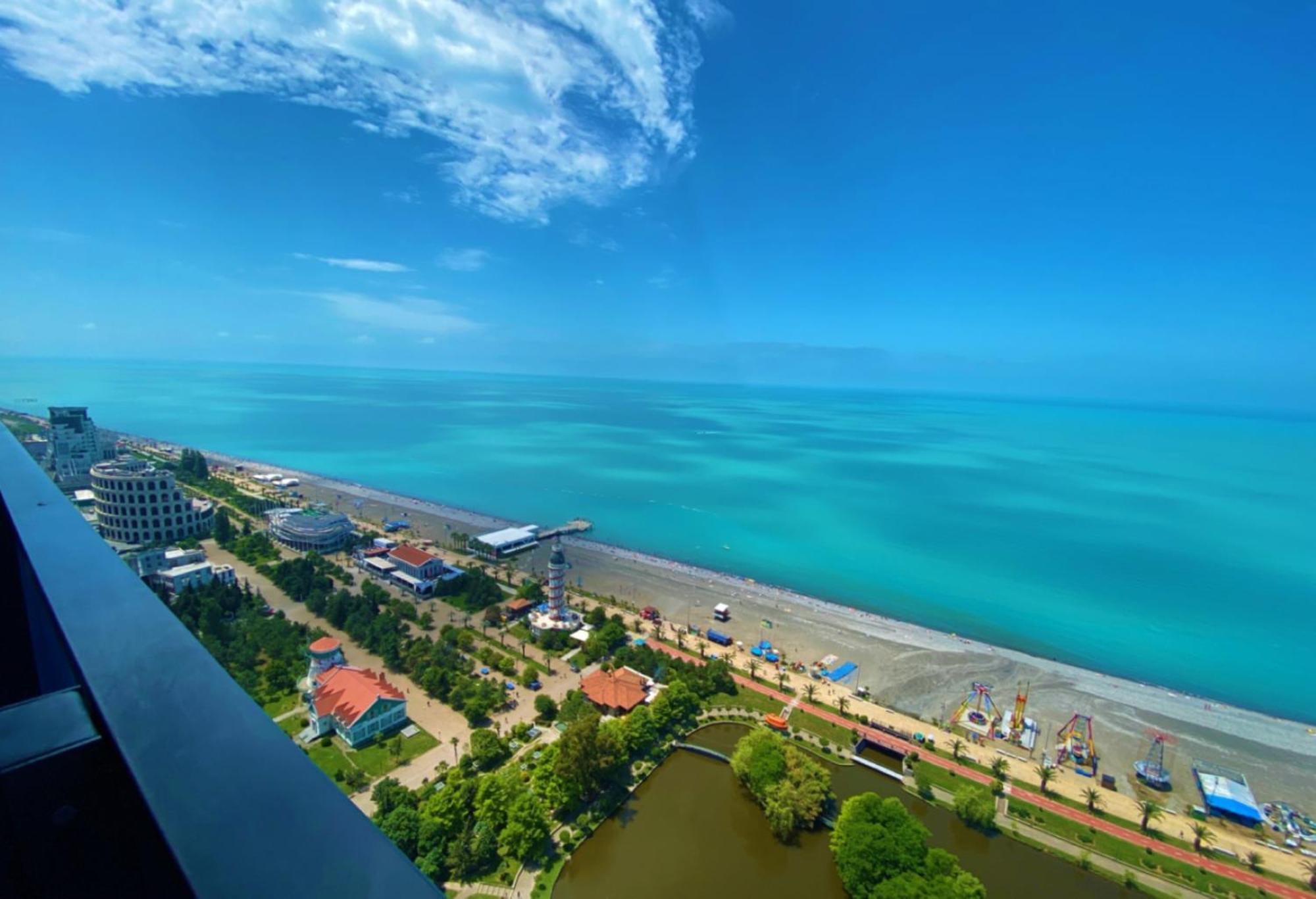 Relax And Unwind Premier Sea View Aparthotel In Batumi Bagian luar foto