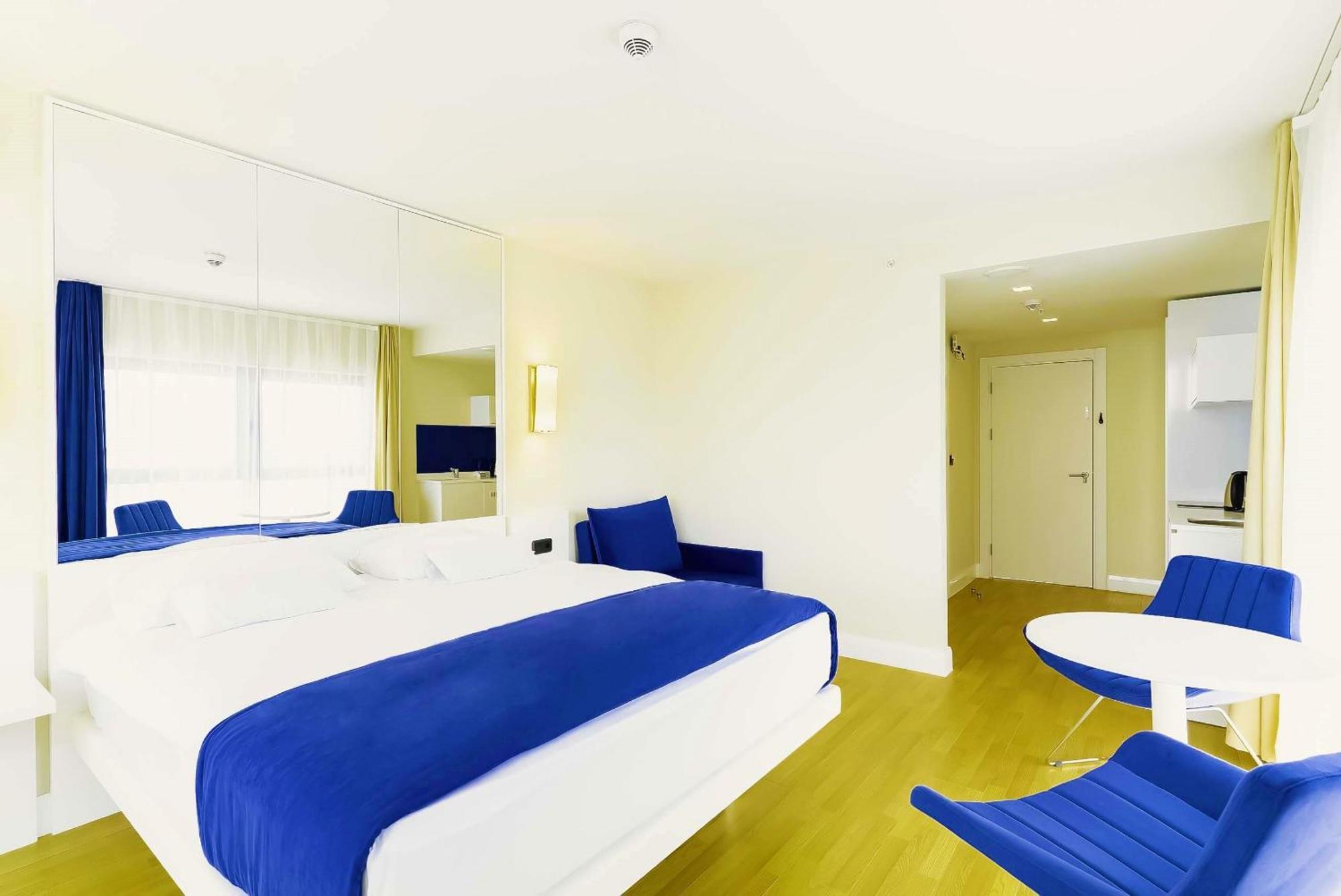 Relax And Unwind Premier Sea View Aparthotel In Batumi Bagian luar foto